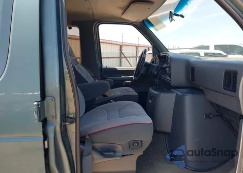 1996 Ford Econoline E150 z USA, uszkodzony, nr VIN 1FMEE11H9THA04910